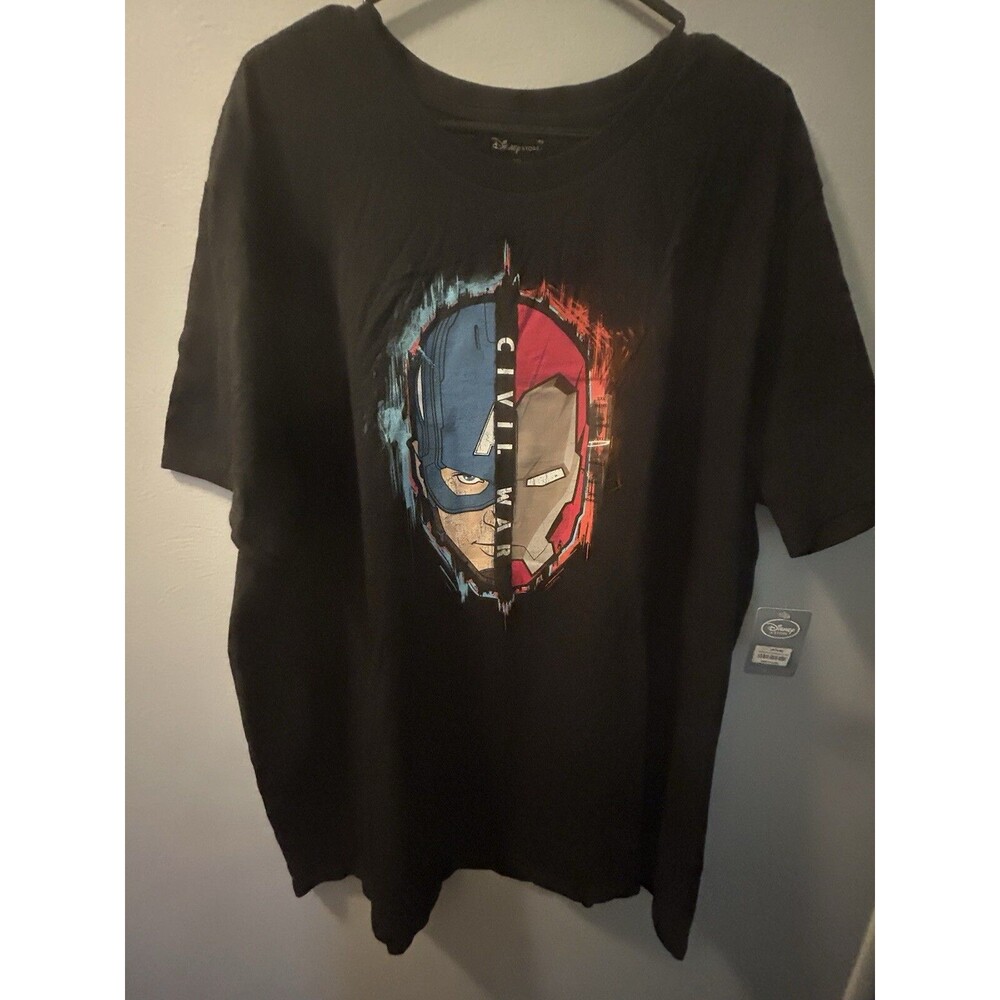Disney Store Marvel Civil War Graphic T-Shirt Men Size 2XL Iron Man Capt America